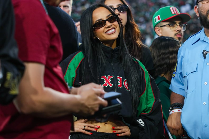 Pasadena, CA - May 30: Mexican-American and Los Angeles native recording artist Becky G smiles to the crowd during an international friendly game between Mexico vs Australia at the Rose Bowl in Pasadena, CA, Saturday, May 30, 2026. (Ronaldo Bolaños / Los 